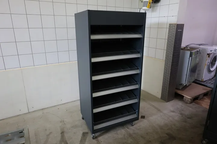 1 x Verkaufswagen Warenpräsenter Maße: 75 x 58 x 164 cm